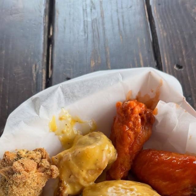 A basket of Round Table wings